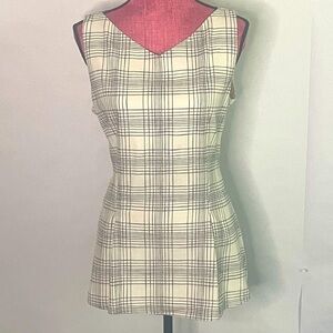 Ann Taylor careerwear sleeveless fit & flare zip up top w/ tie in back. Size 10